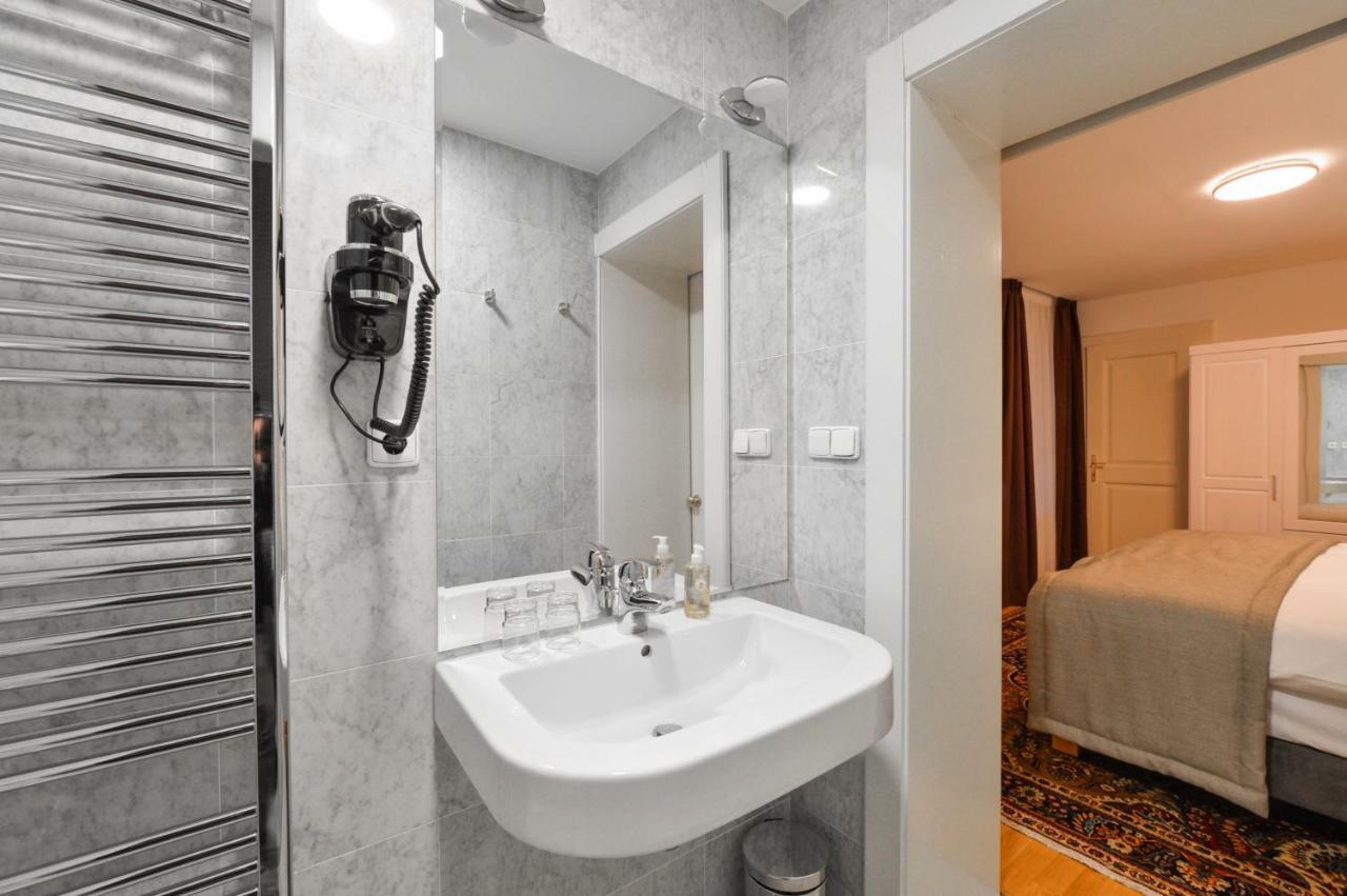 Romantic Apartment Prague Near Charles Bridge Екстер'єр фото